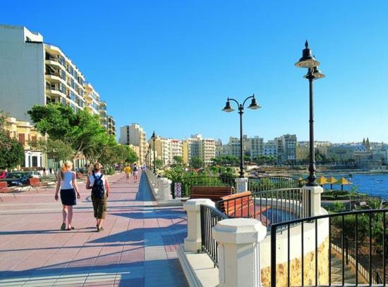 Perfect Location, Idyllic 2Br Apartment Сліма Екстер'єр фото